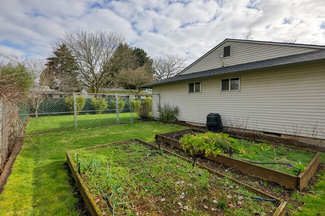 Building Photo - Charming 3 BR, 2 BR Mt. Pleasant Home.