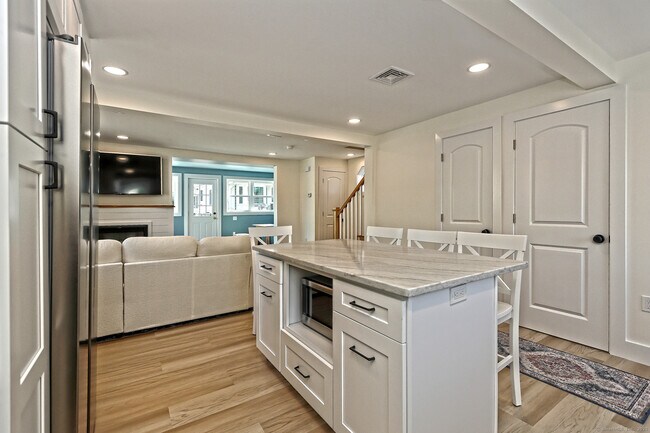Building Photo - 33 Fairwood Ave