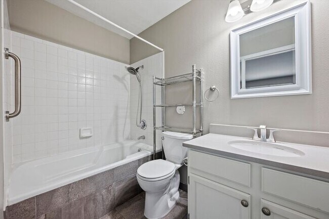 Building Photo - 701 Canyon Dr