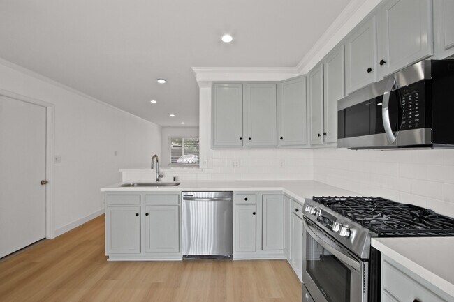 Kitchen - 1565 Santa Ana Ave