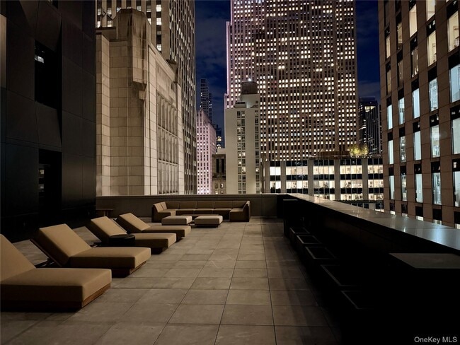 Building Photo - 18 W 53rd St