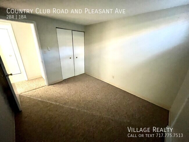 Building Photo - 605 Country Club Rd