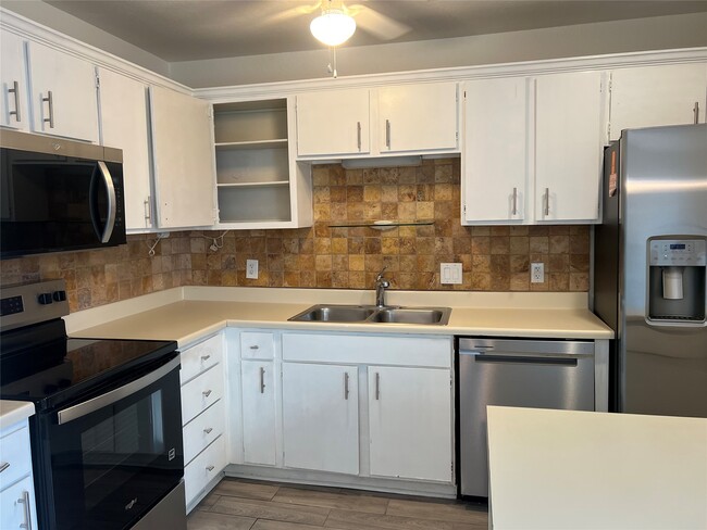 Building Photo - 14020 Schroeder Rd