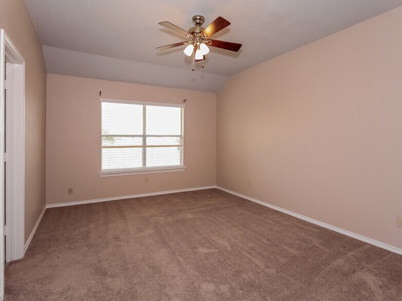 Building Photo - 840 Voltamp Dr