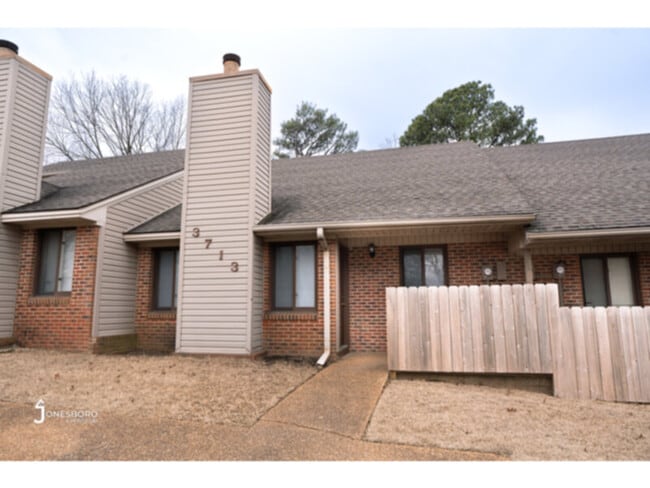 Primary Photo - Lakeview Cove Apartments: NEWLY REMODELED ...