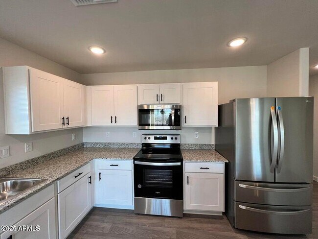 Building Photo - 2048 E Velvet Pl