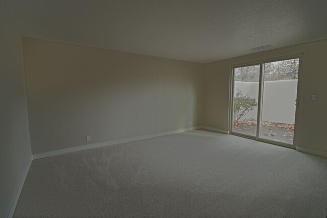 Building Photo - Newly UPDATED 3BD/2BA Available NOW!