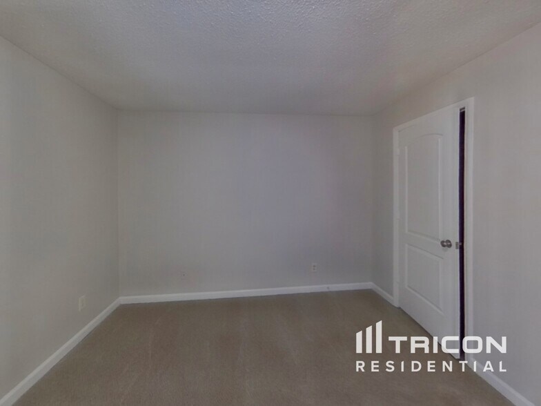 Building Photo - 2574 Northbrook Rd