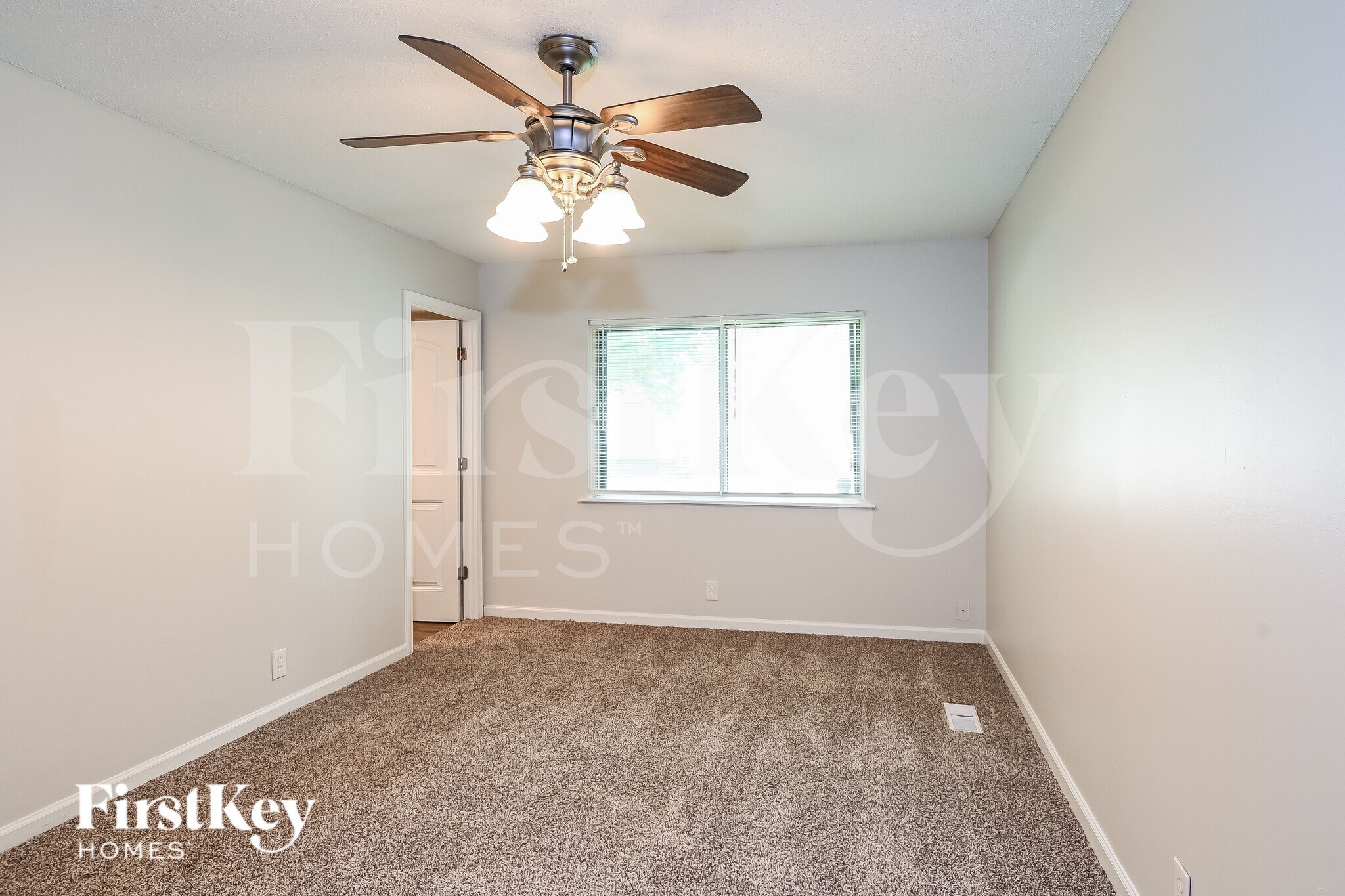 Building Photo - 3710 Woodman Dr