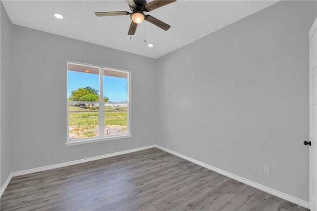 Building Photo - 303 Highlander Ct