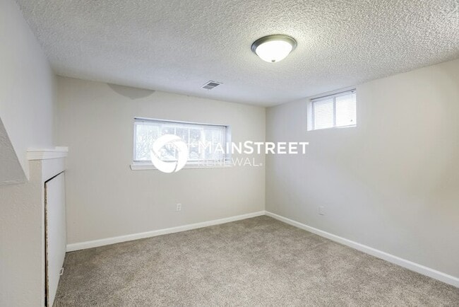 Building Photo - 3 Bedroom Pet-Friendly Home in Blue Springs, MO with Main Street Renewal