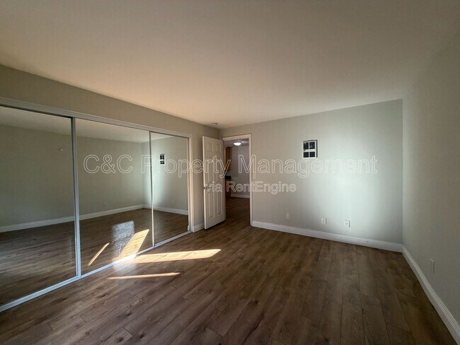 Building Photo - 1045 Peach Ave