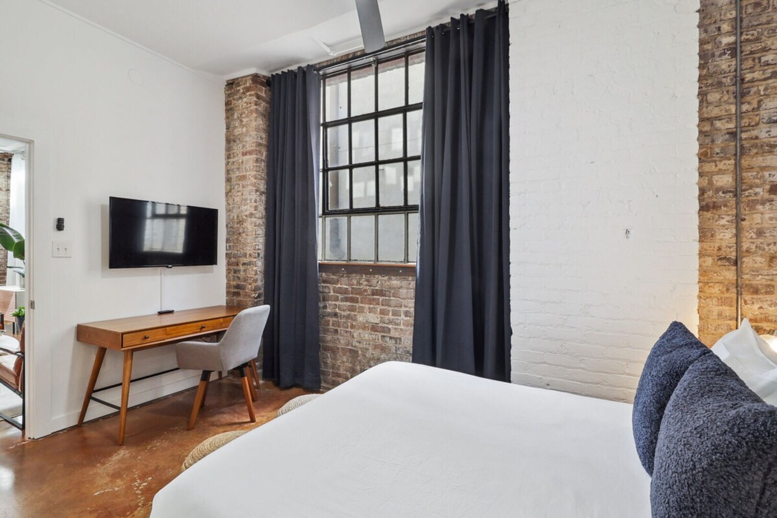 Building Photo - 527 St Joseph St