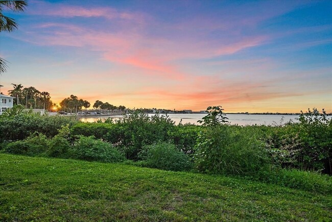 Building Photo - 3348 Old Oak Dr