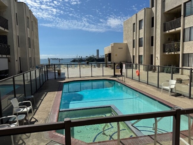 Building Photo - Steps from Alamitos Beach! Modern 1 bed 1 ...