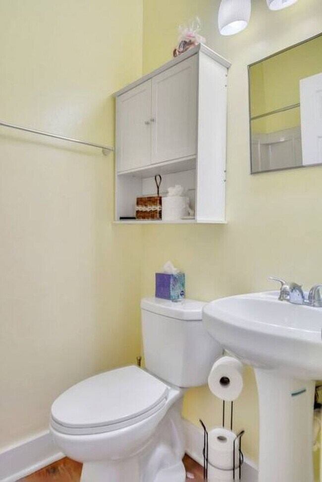 Building Photo - Gorgeous 3BD/2BA Home w/ Off Street Parking, Laundry Room, and Only 1 Block Off St Charles Ave.