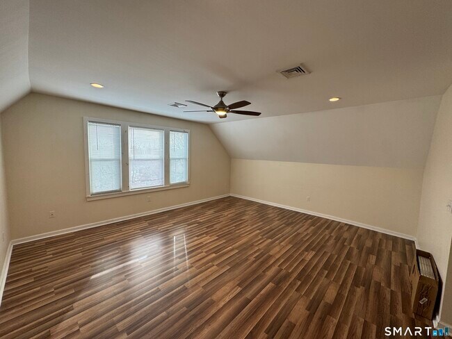 Building Photo - 423 Whalley Ave