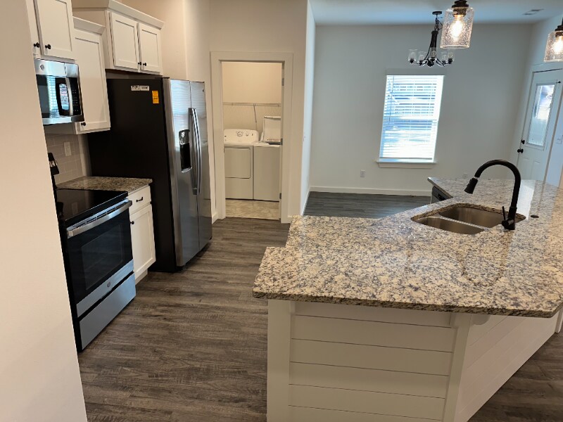 Building Photo - 5 Hawthorn Ln