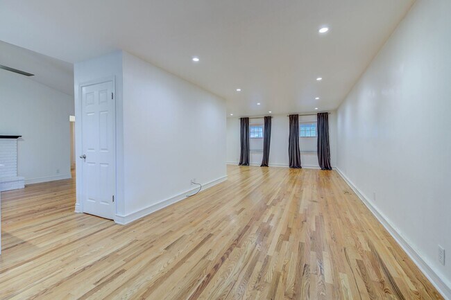 Building Photo - Lindbergh School District Near Mercy St. Anthonys Hospital – Prime Location!