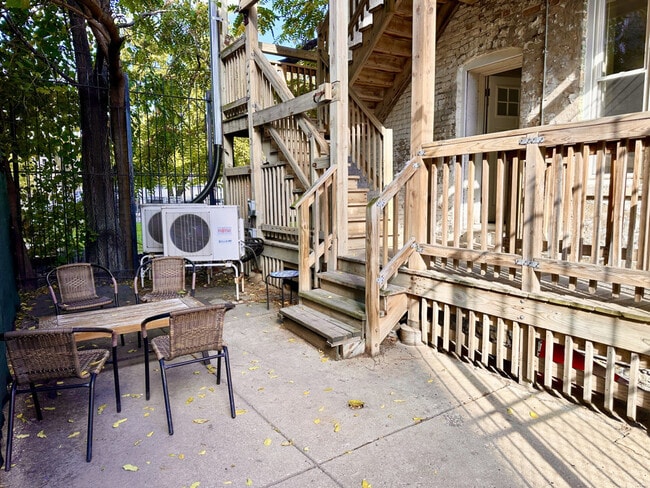 Building Photo - 736 N Throop St