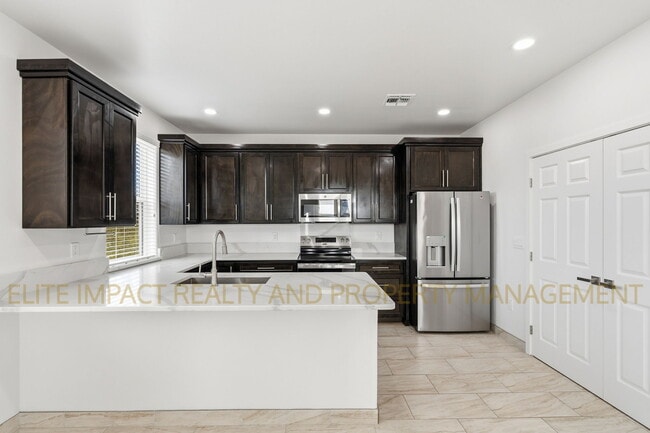Building Photo - 13691 E Pocketknife Dr