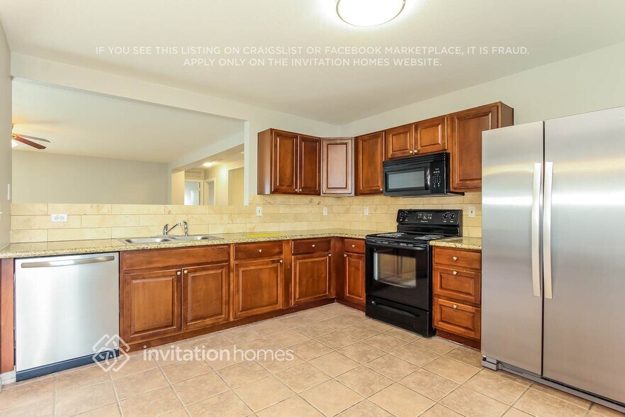 Building Photo - 11601 W Windrose Ave