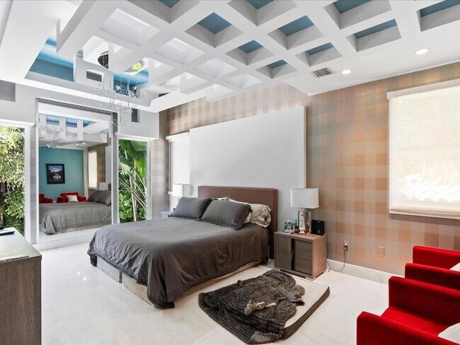 Building Photo - 3917 S Le Jeune Rd