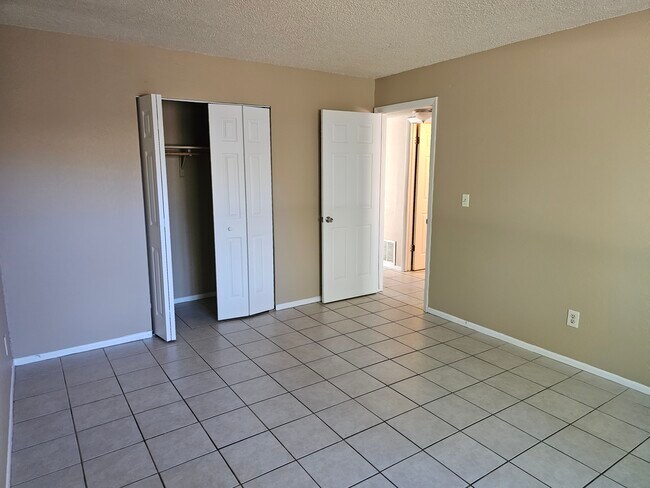 Building Photo - 3480 Cochran Dr