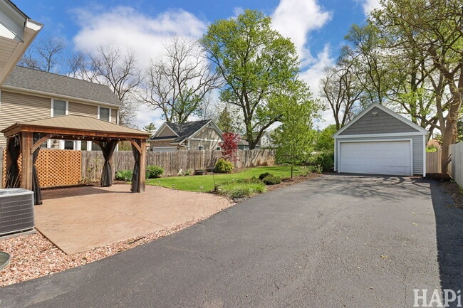 Building Photo - 115 N Hager Ave