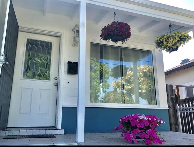 Building Photo - 415 Wisteria Dr