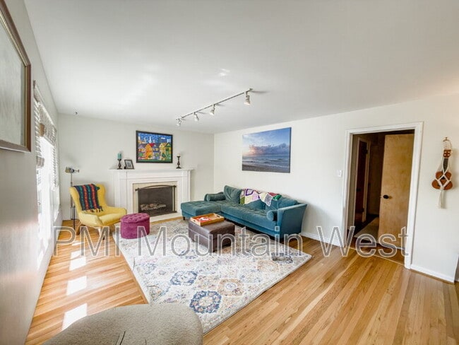 Building Photo - 2323 Bryan Ave