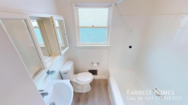 Building Photo - 127 N Doheny Dr