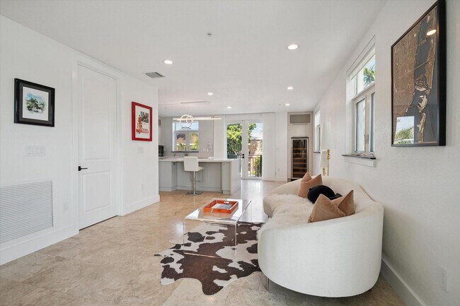 Building Photo - 55 Isle of Venice Dr