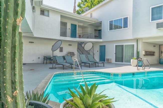 Building Photo - Mid-century LA style in Sherman Oaks!