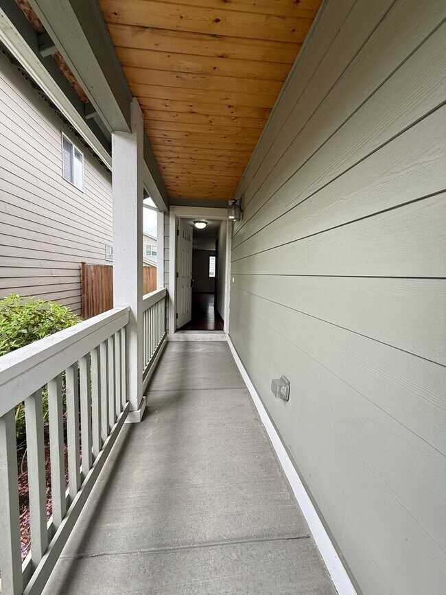 Building Photo - Modern 3BR/2.5BTH Home For Rent in Prime Marysville Location