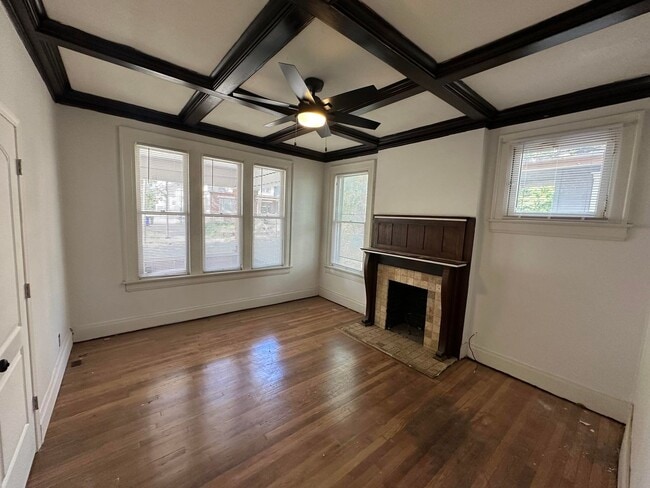 Building Photo - Huge Brick OSU Campus Single Family House!