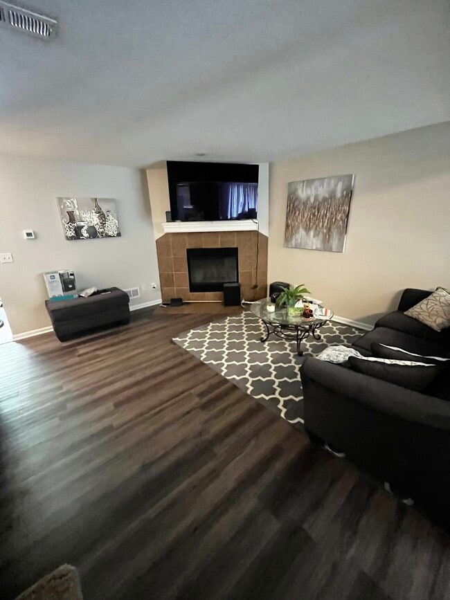 Building Photo - 1821 NE Knollbrook St