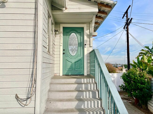 Building Photo - 3 Bed 1 & 1/2 Bath Home in a great Highland Park Location is Now Available!