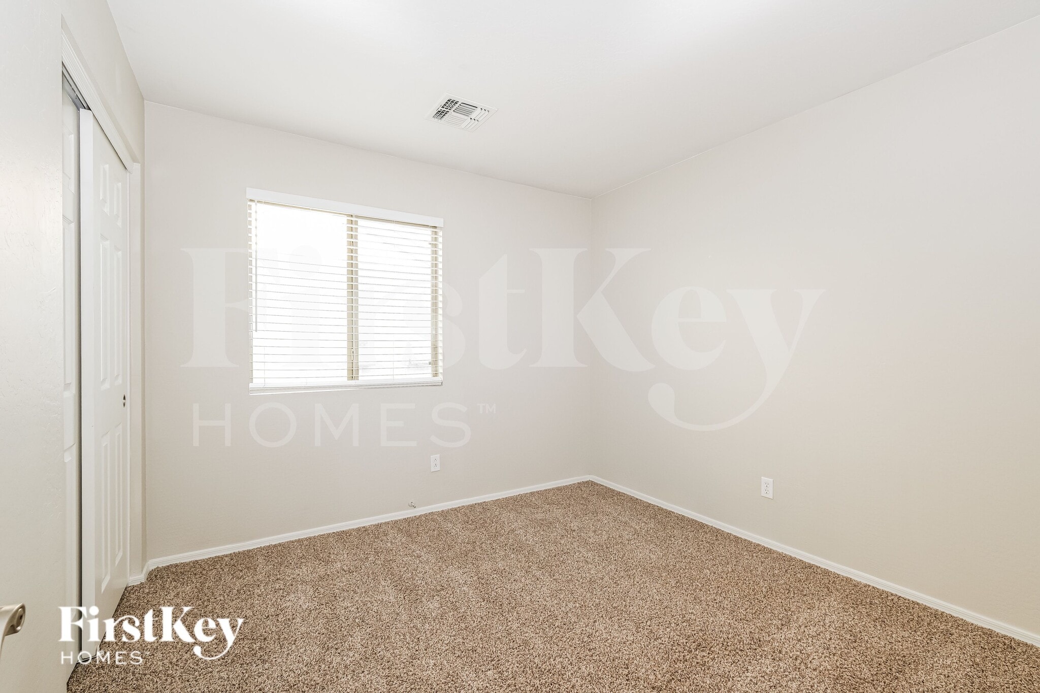 Building Photo - 3141 W Sunland Ave