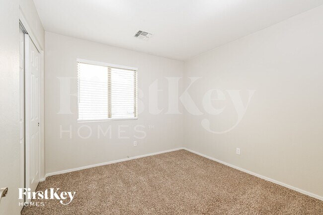 Building Photo - 3141 W Sunland Ave