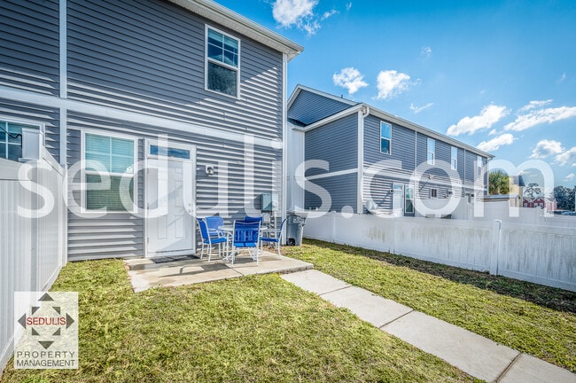 Building Photo - 3923 Four Poles Park Dr