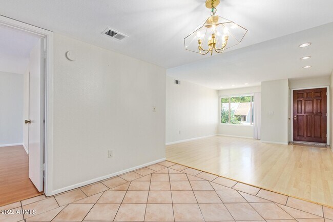 Building Photo - 1927 E Hampton Ave