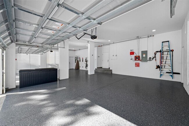 Building Photo - 527 N Garden Ave