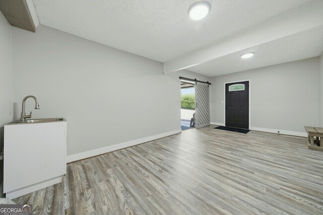 Building Photo - 250 Aspen Way