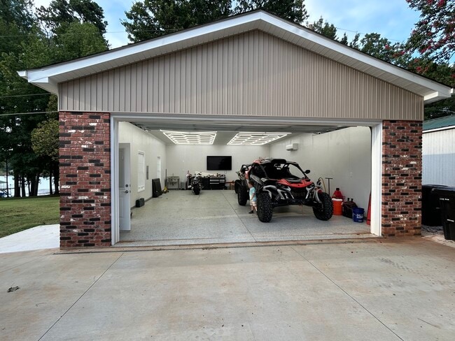 Building Photo - 406 Arcadia Dr