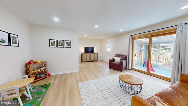 Building Photo - 5810 Helmsdale Ln