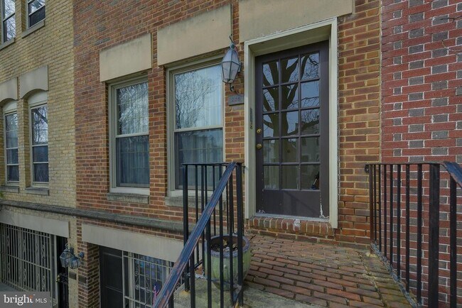 Building Photo - 226 3rd St NE