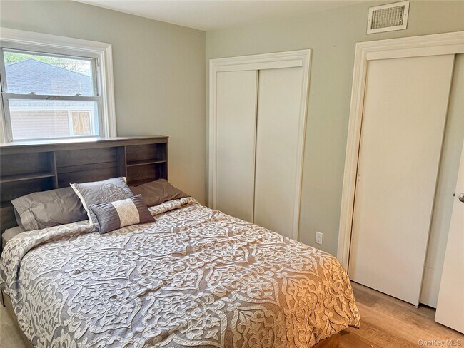 Building Photo - 66 Seaman Neck Rd