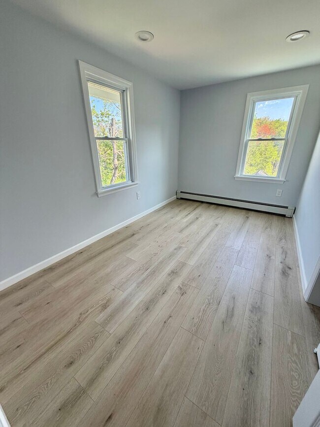Building Photo - FOR RENT: Charming Remodeled Arts & Crafts Home in Monticello