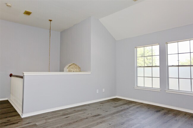 Building Photo - 2515 Hyland Park